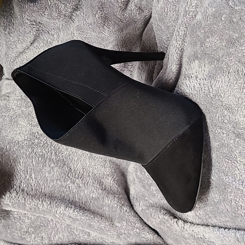 Jessica Simpson Heeled Cutout Bootie Size 11